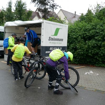 119 Der Rest verladet und fährt heimwärts